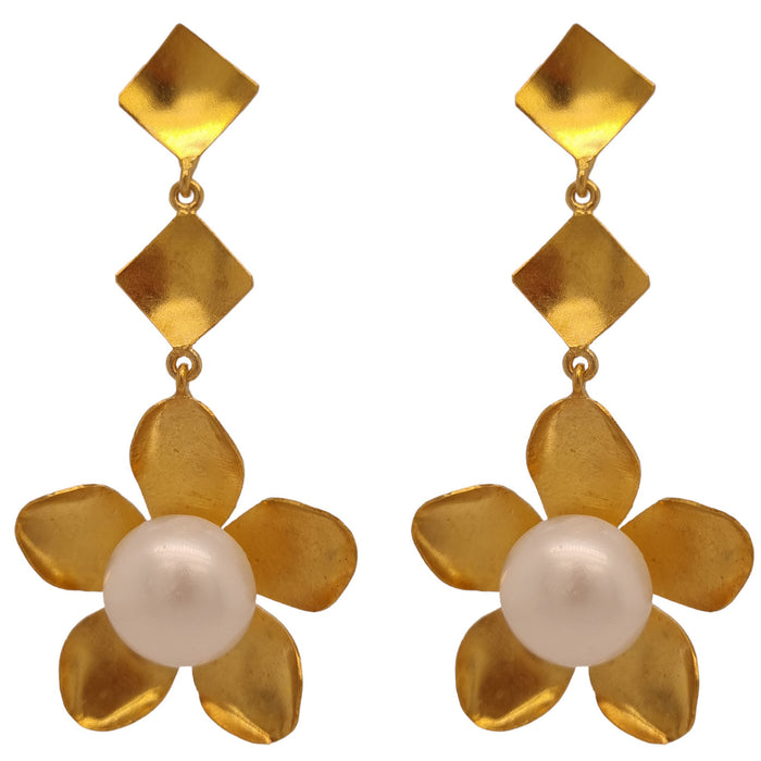 Amy Freshwater Pearl Flower stud Earrings