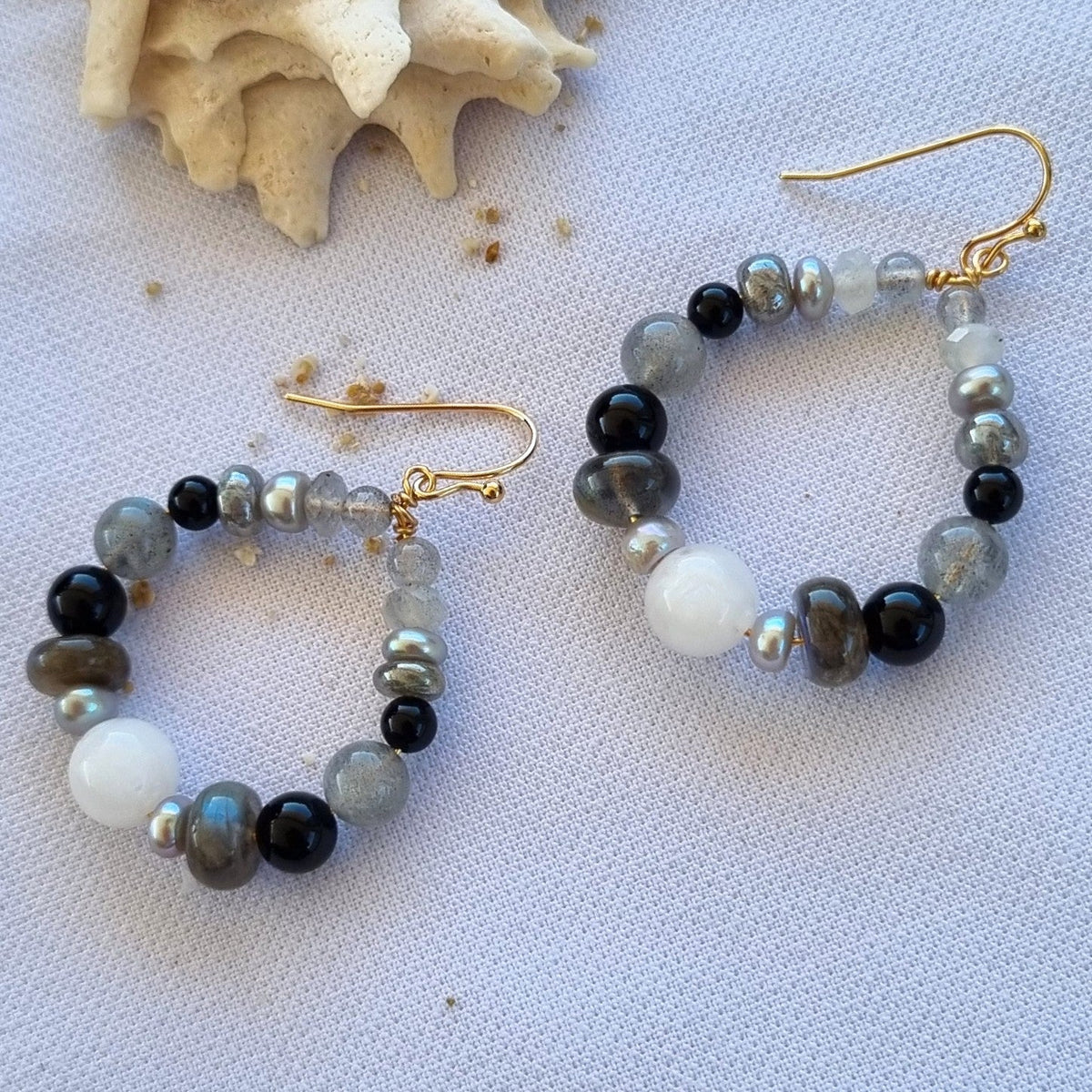 Ebon Onyx, Labradorite, Quartz & Pearl Bracelet