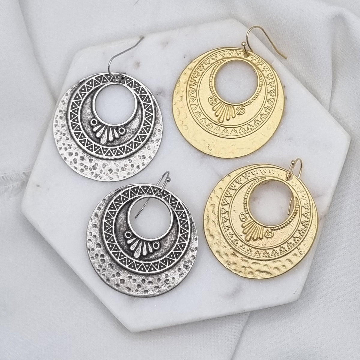 Azal Hollow Round matt gold or silver Earrings