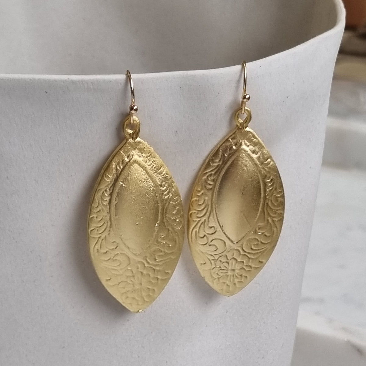 Azal Elipse Sheid Matt Gold Earrings