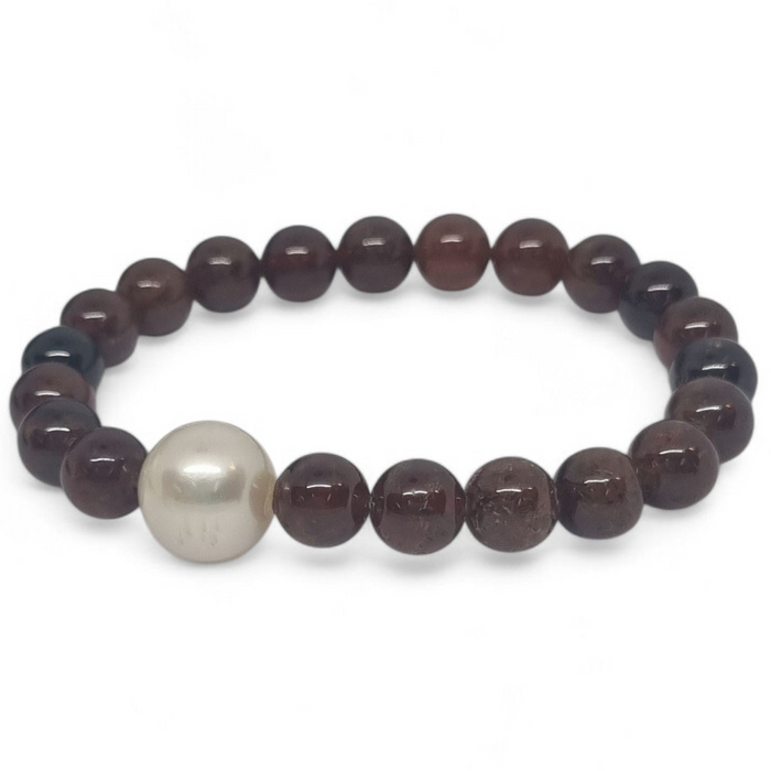 Bracelet with Garnet and central Freshwater Pearl Elastic Bracelet  on a white background