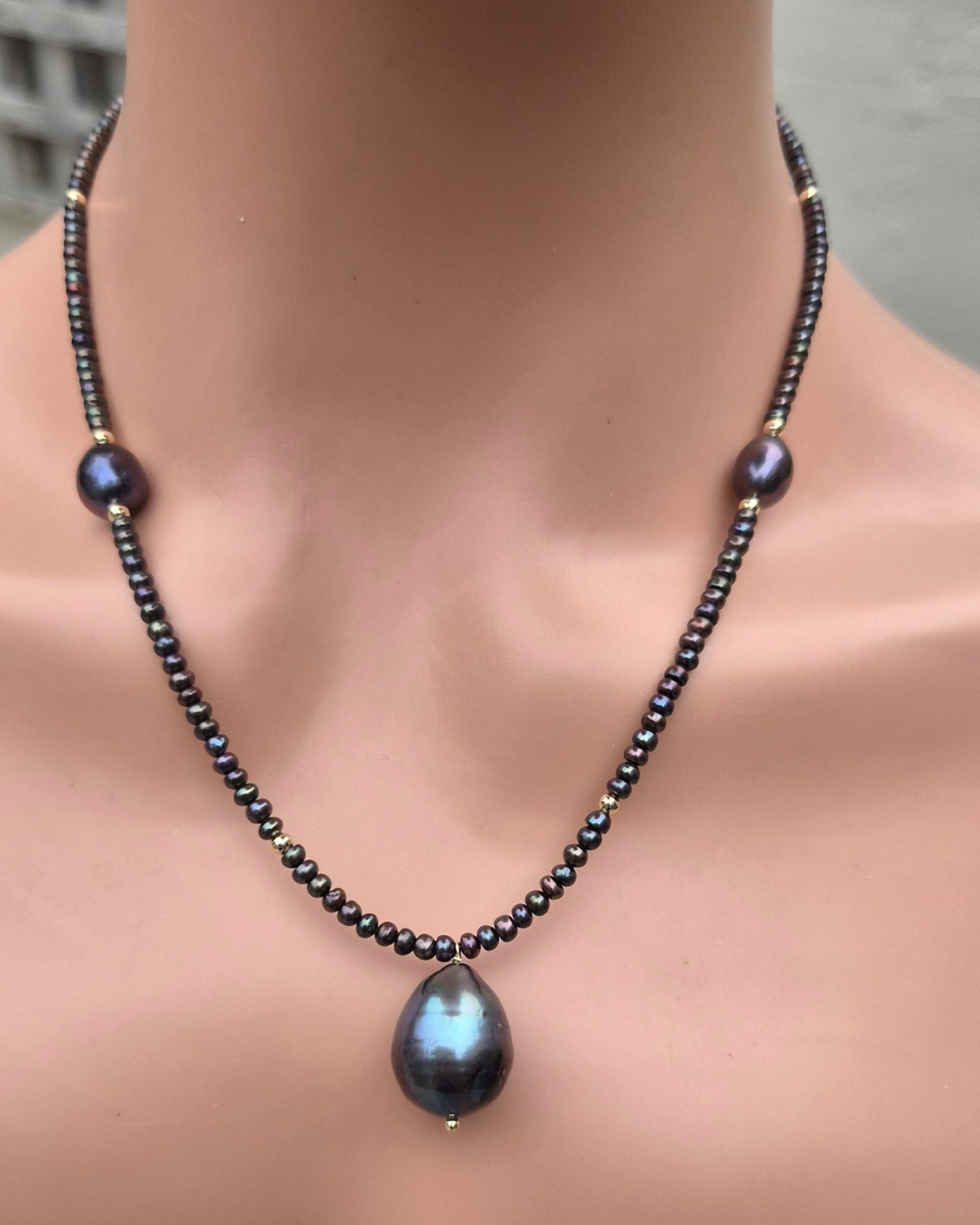 Lustrous Grey Freshwater Pearl Pendant Necklace