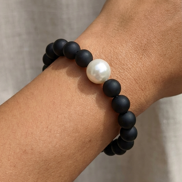Matt Onyx and Freshwater Pearl Elastic Bracelet