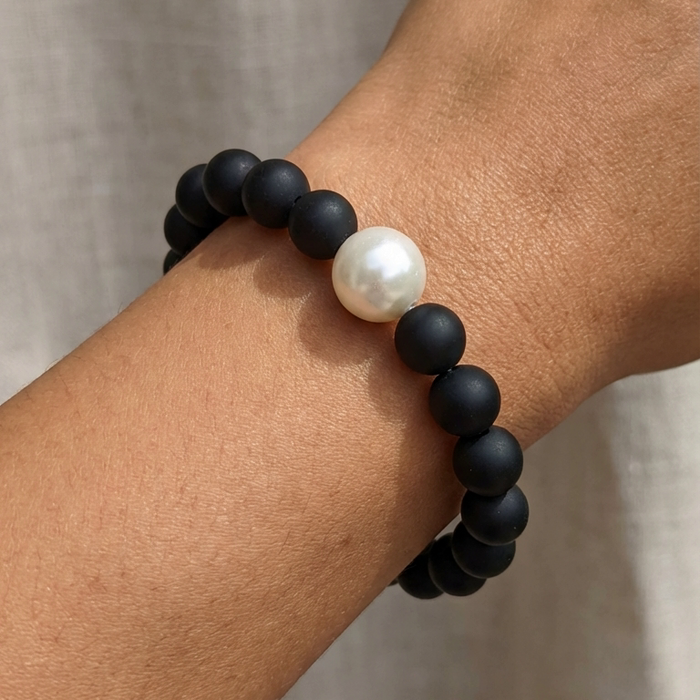 Matt Onyx and Freshwater Pearl Elastic Bracelet