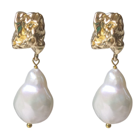 Melea Freshwater Pearl Keshi stud Earring
