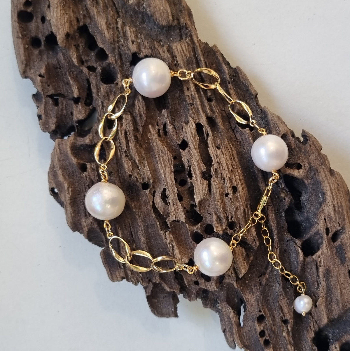 Pearlicious Round Pearl Link Bracelet