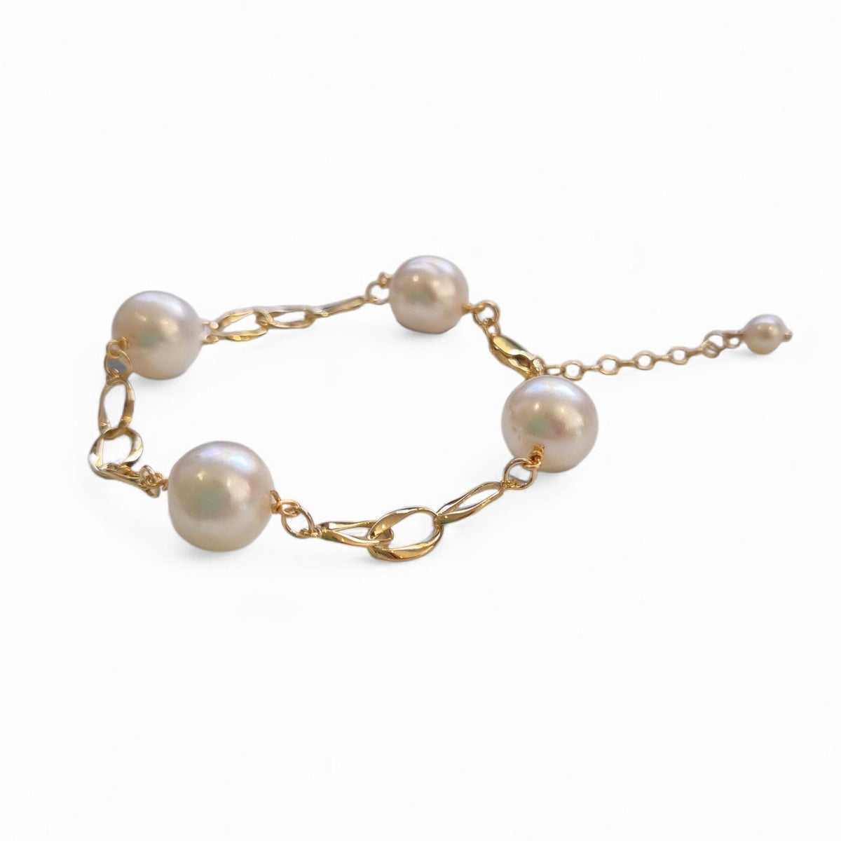 Pearlicious Round Pearl Link Bracelet