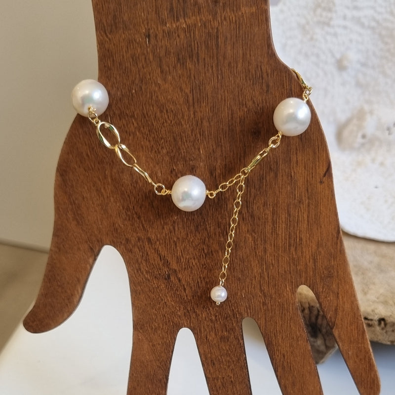 Pearlicious Round Pearl Link Bracelet