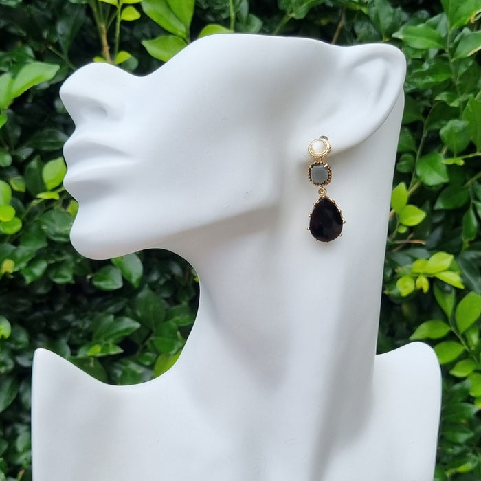 Primavera Crystal Earrings Mother of Pearl Onyx