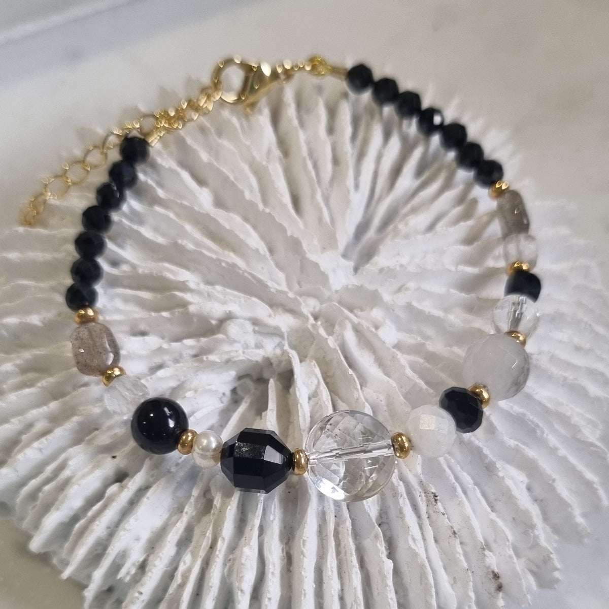 Mariposa Bracelet Black-Spinel, Labradorite and Pearl