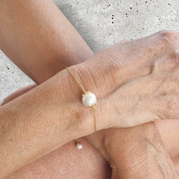 Frangipani Pearl Bracelet