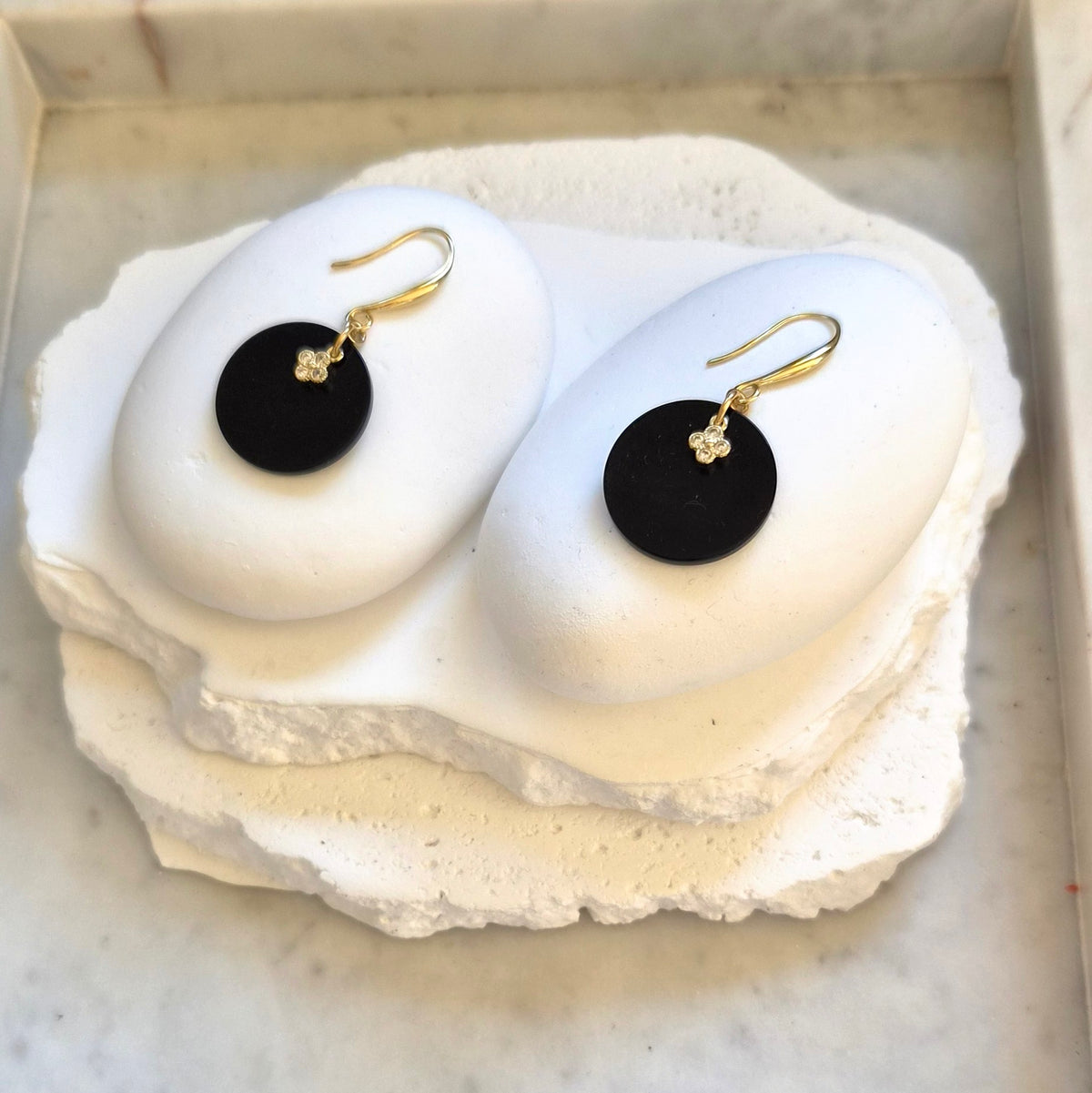 Lucerna Onyx Disc Gold Earrings