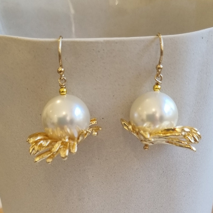 Jasmine Shell Pearl Gold Earrings