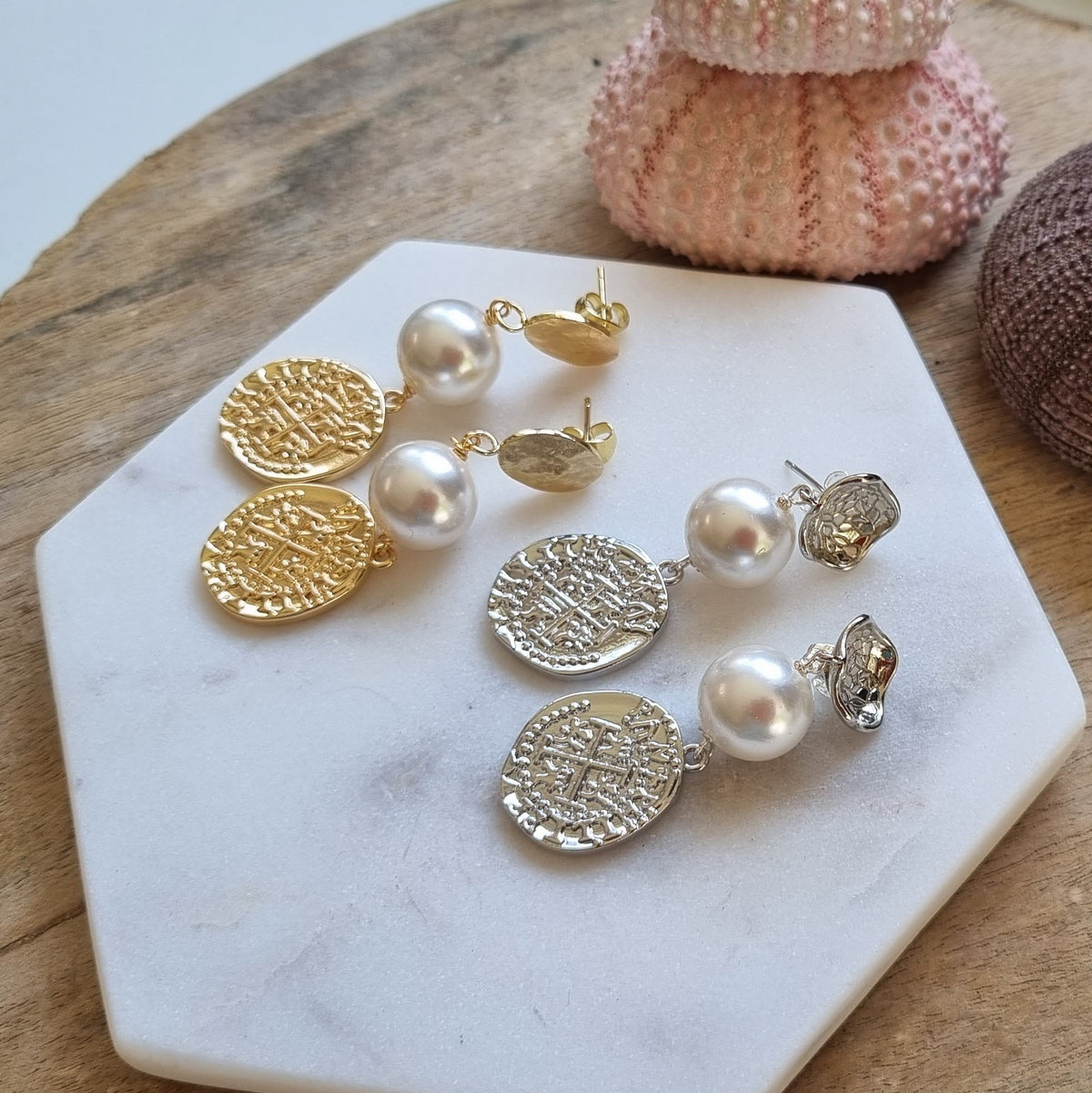 Praia Shell Pearl Coin Earrings