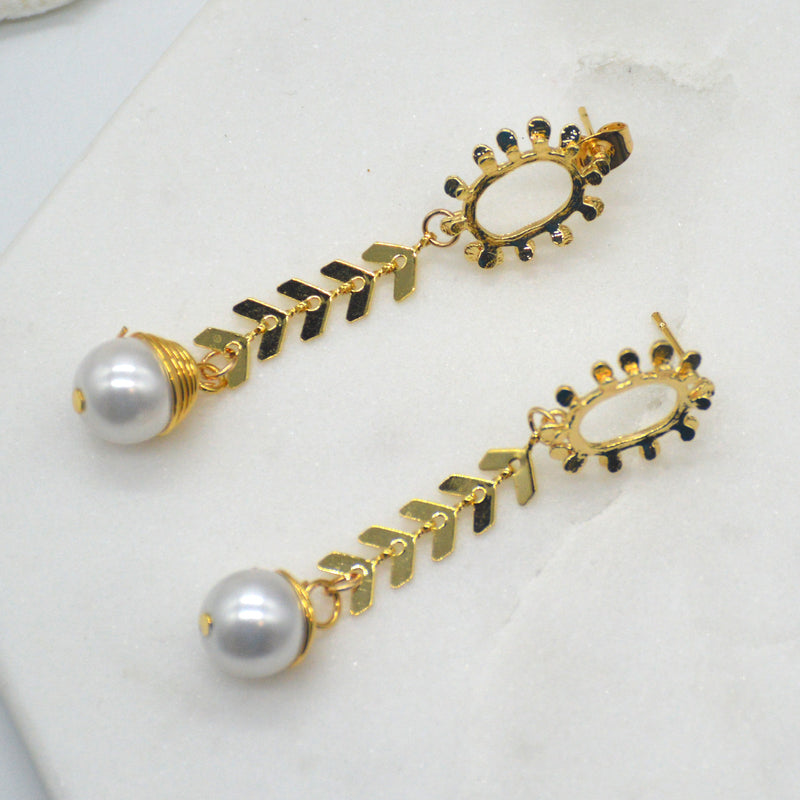 Arrow pearl drop earrings