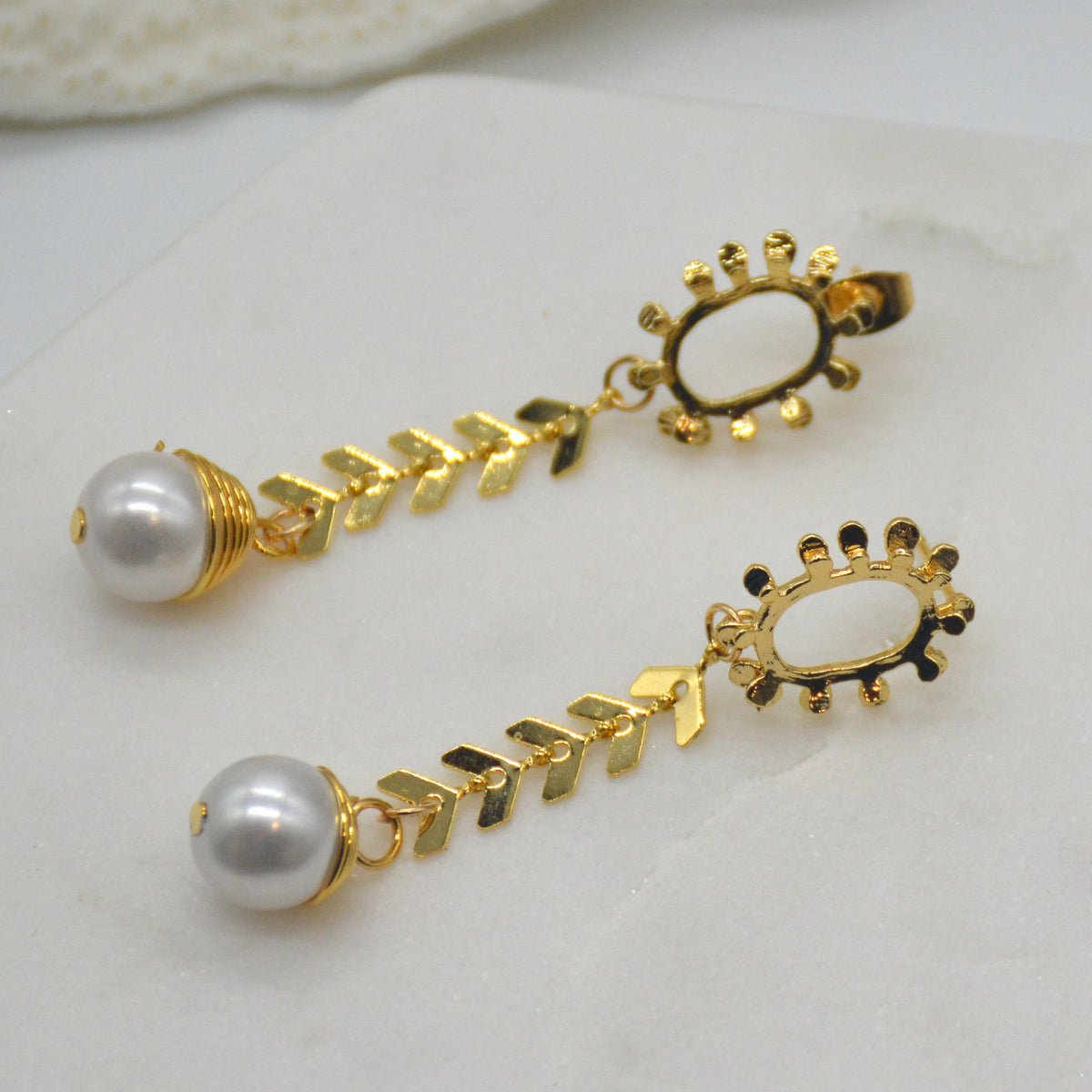 Arrow pearl drop earrings