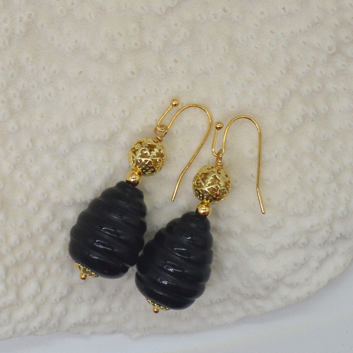 Charlee beehive Carved Onyx earring short