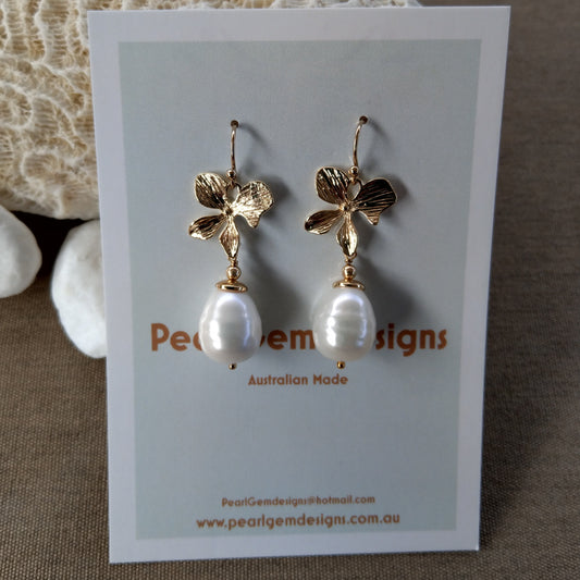 Orchid Shell Pearl Gold Earrings