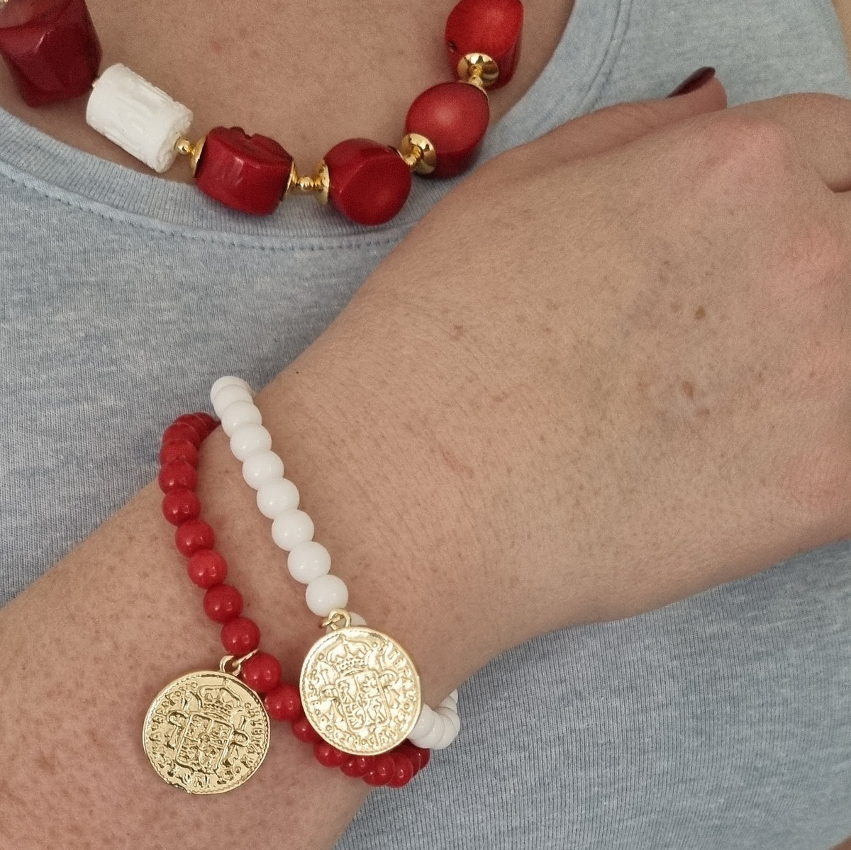 Praia White Shell and Red Coral Necklace